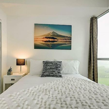 30 Off Lake View Property Heart Of Downtown Toronto Eksteriør billede