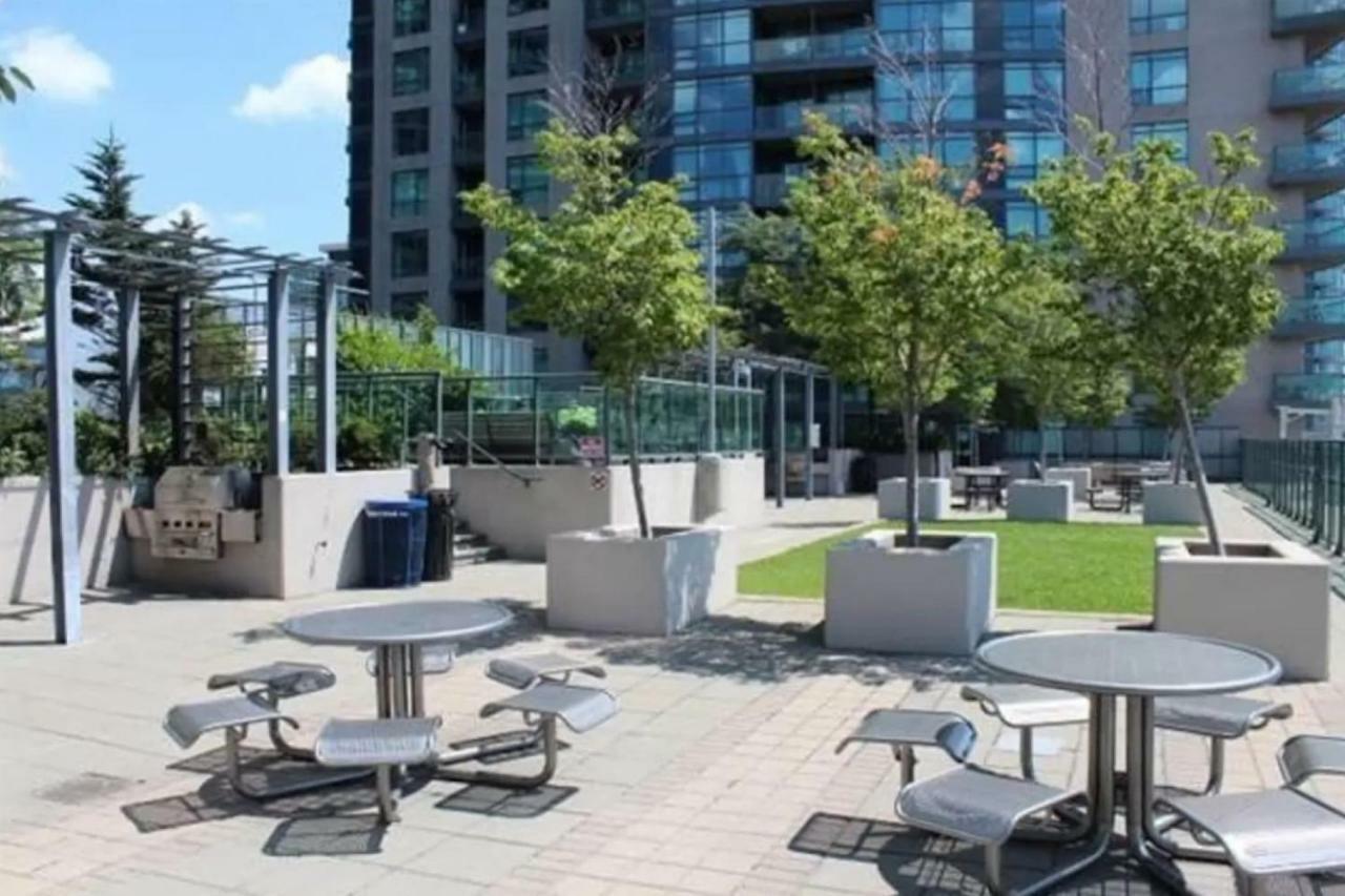 30 Off Lake View Property Heart Of Downtown Toronto Eksteriør billede