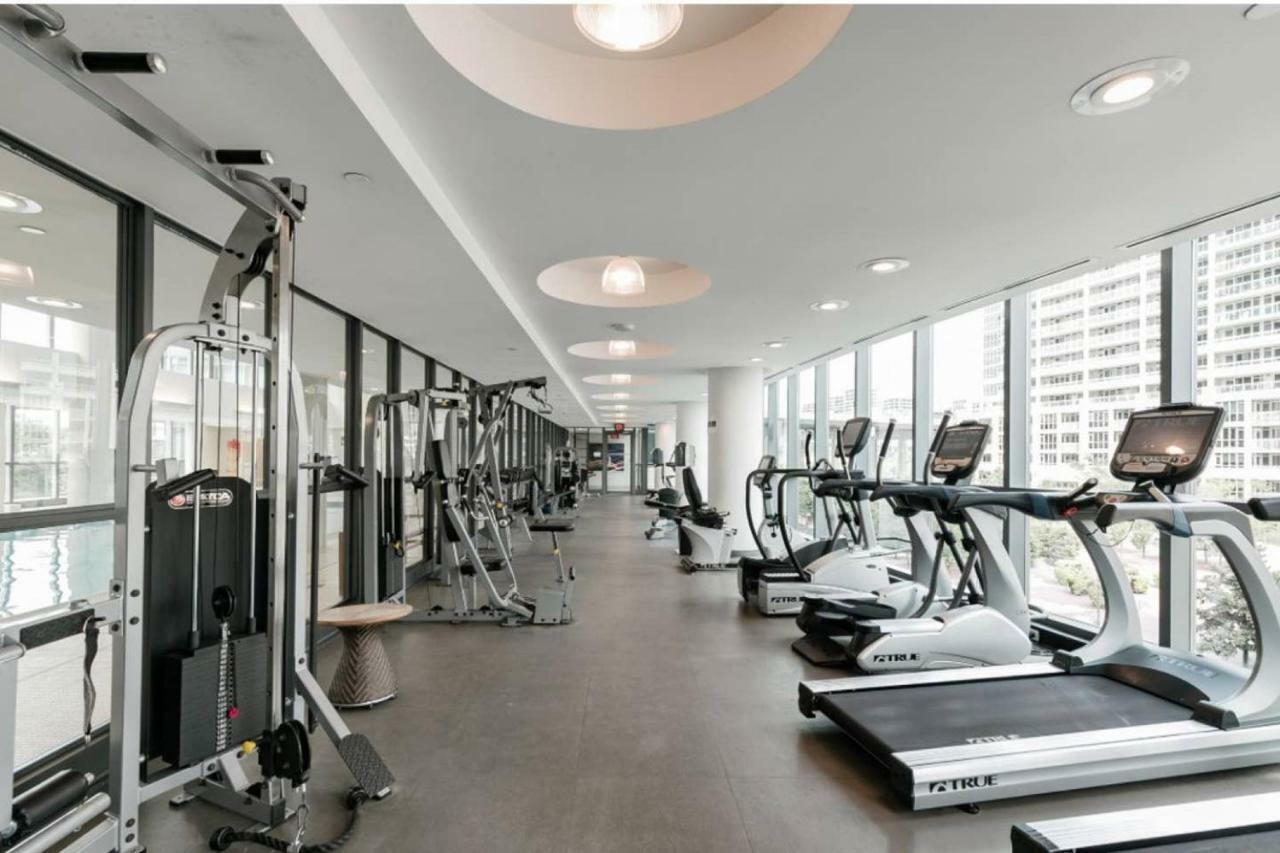30 Off Lake View Property Heart Of Downtown Toronto Eksteriør billede