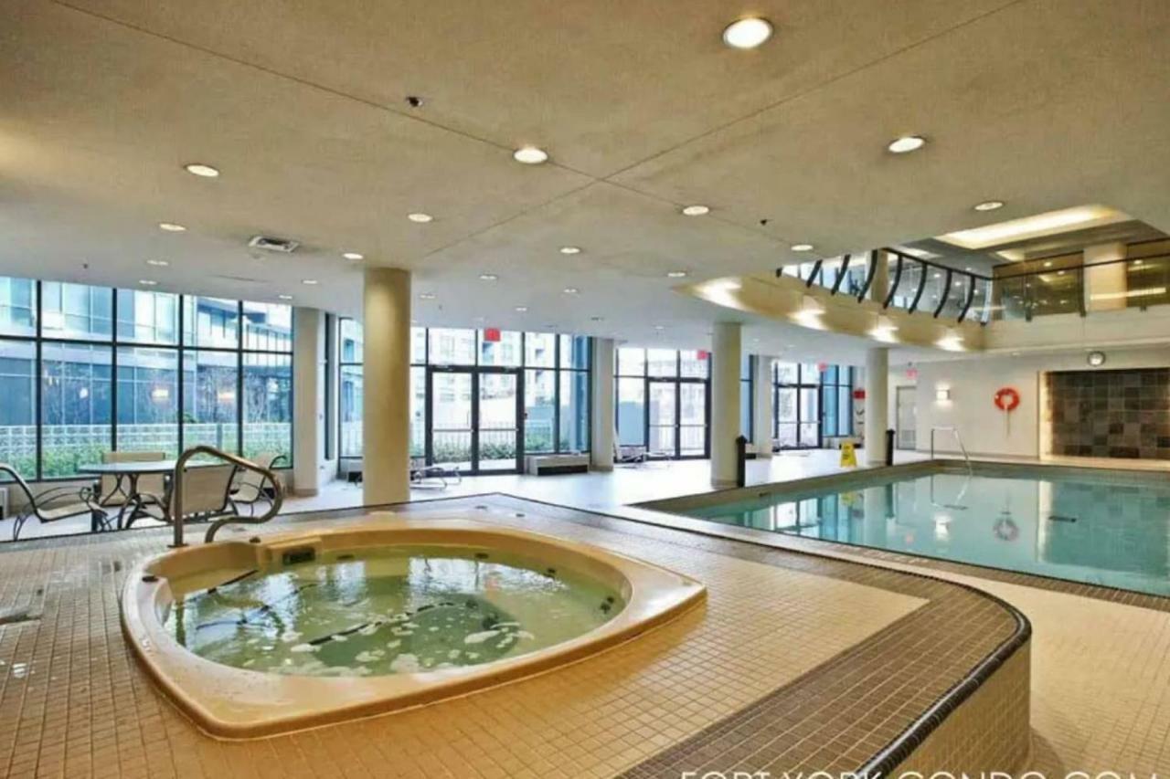 30 Off Lake View Property Heart Of Downtown Toronto Eksteriør billede