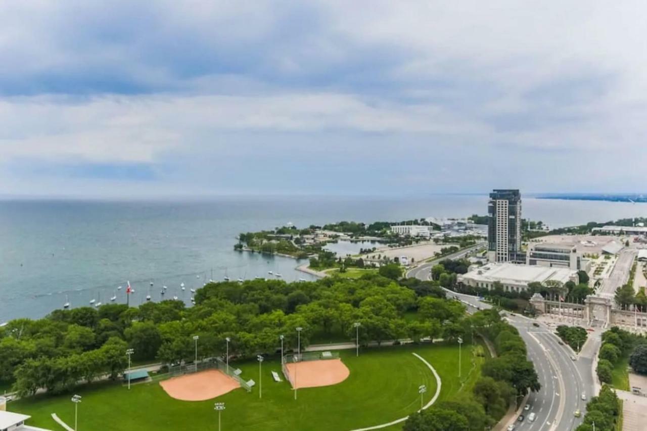 30 Off Lake View Property Heart Of Downtown Toronto Eksteriør billede