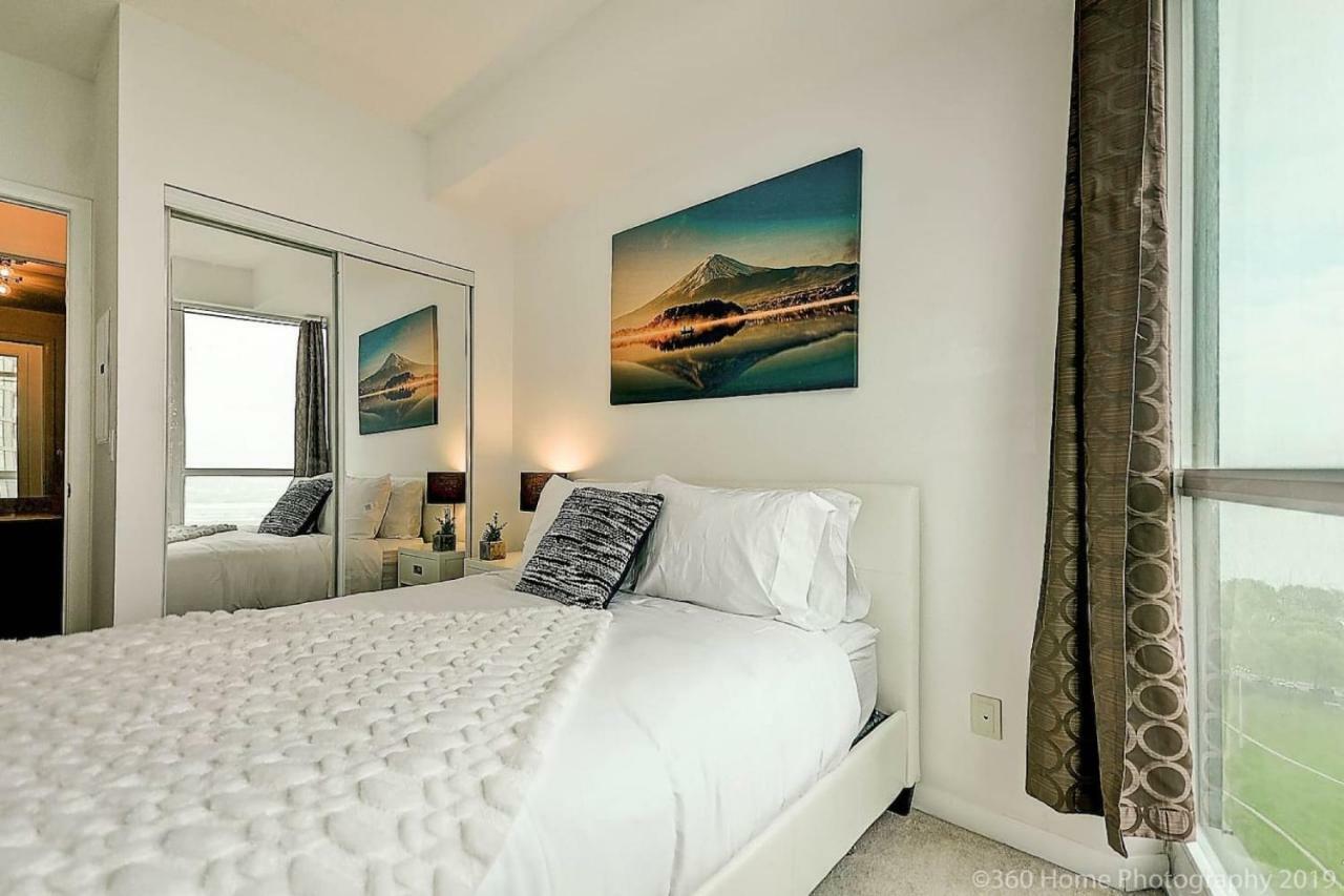 30 Off Lake View Property Heart Of Downtown Toronto Eksteriør billede