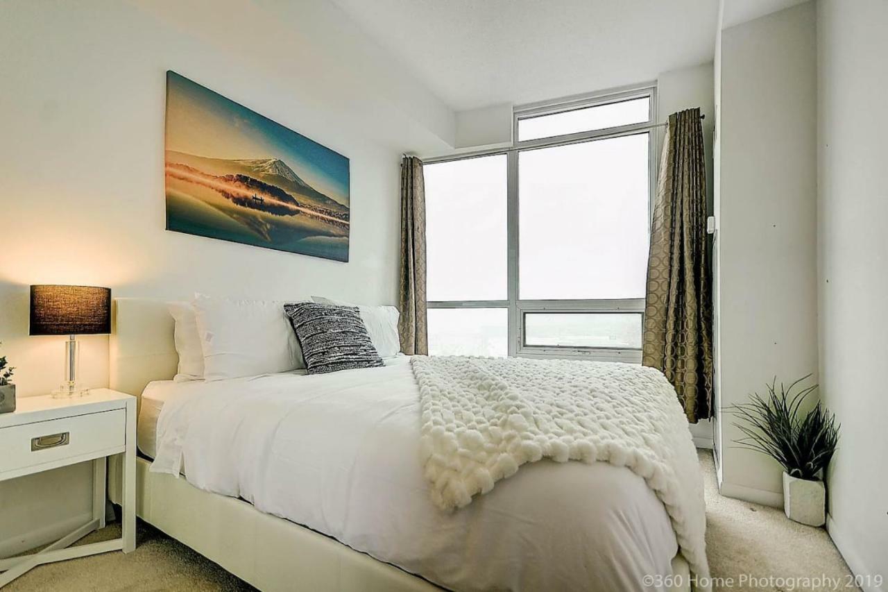 30 Off Lake View Property Heart Of Downtown Toronto Eksteriør billede