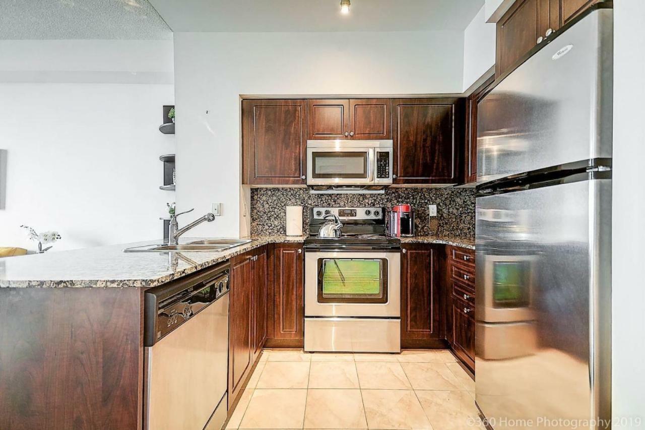 30 Off Lake View Property Heart Of Downtown Toronto Eksteriør billede