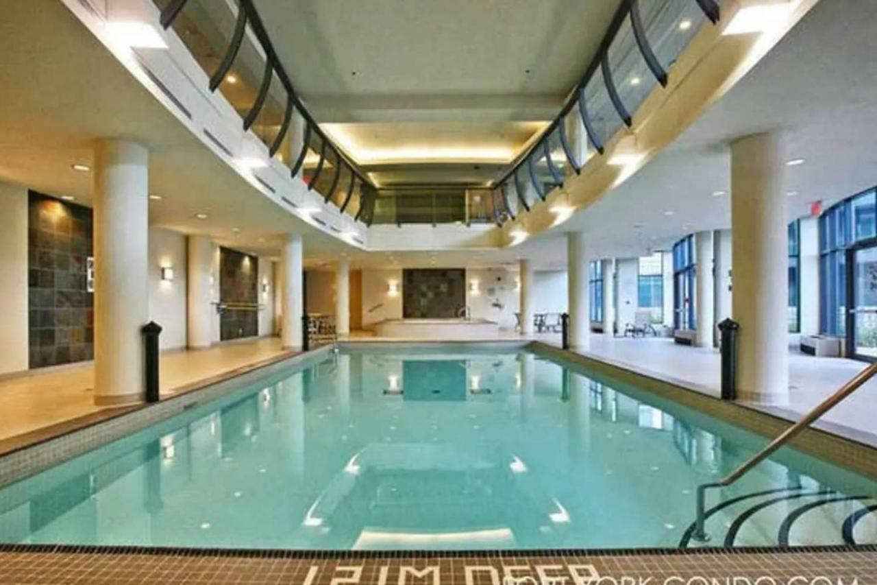 30 Off Lake View Property Heart Of Downtown Toronto Eksteriør billede